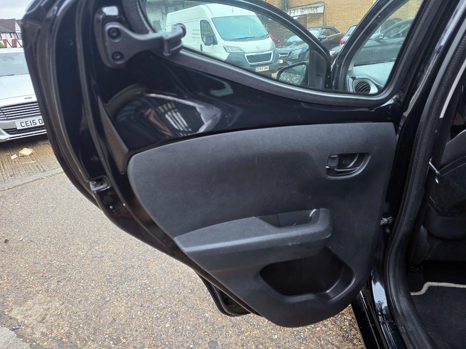 Used Toyota AYGO 2015 for sale - 77550412: Photo 12