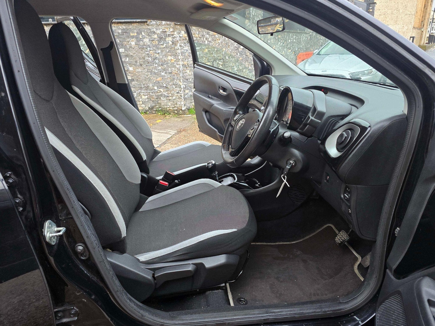 Used Toyota AYGO 2015 for sale - 77550412: Photo 23