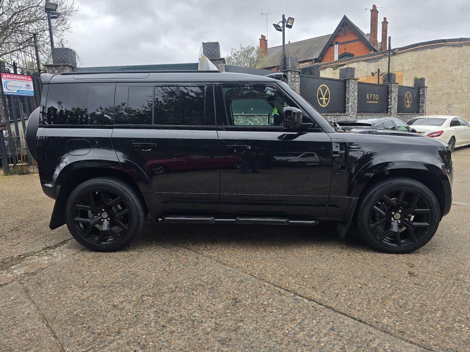 Used Land Rover Defender 110 for sale - 77695541: Photo 10