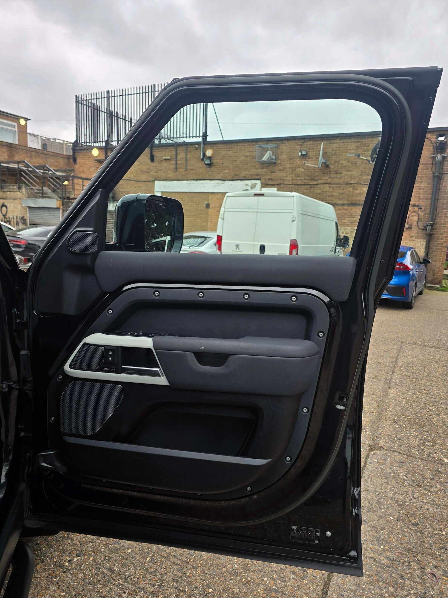 Used Land Rover Defender 110 for sale - 77695541: Photo 18