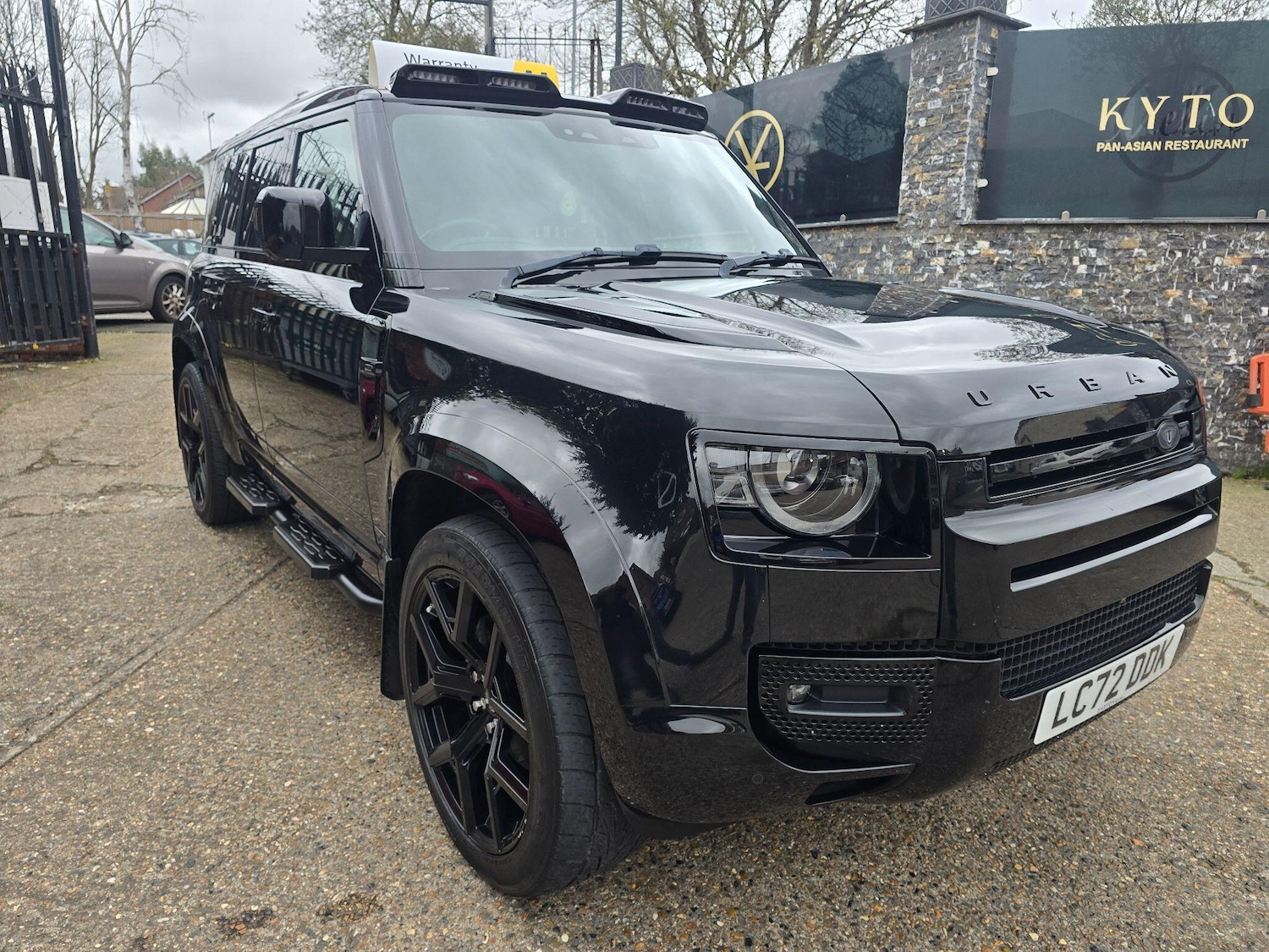 Used Land Rover Defender 110 for sale - 77695541: Photo 5