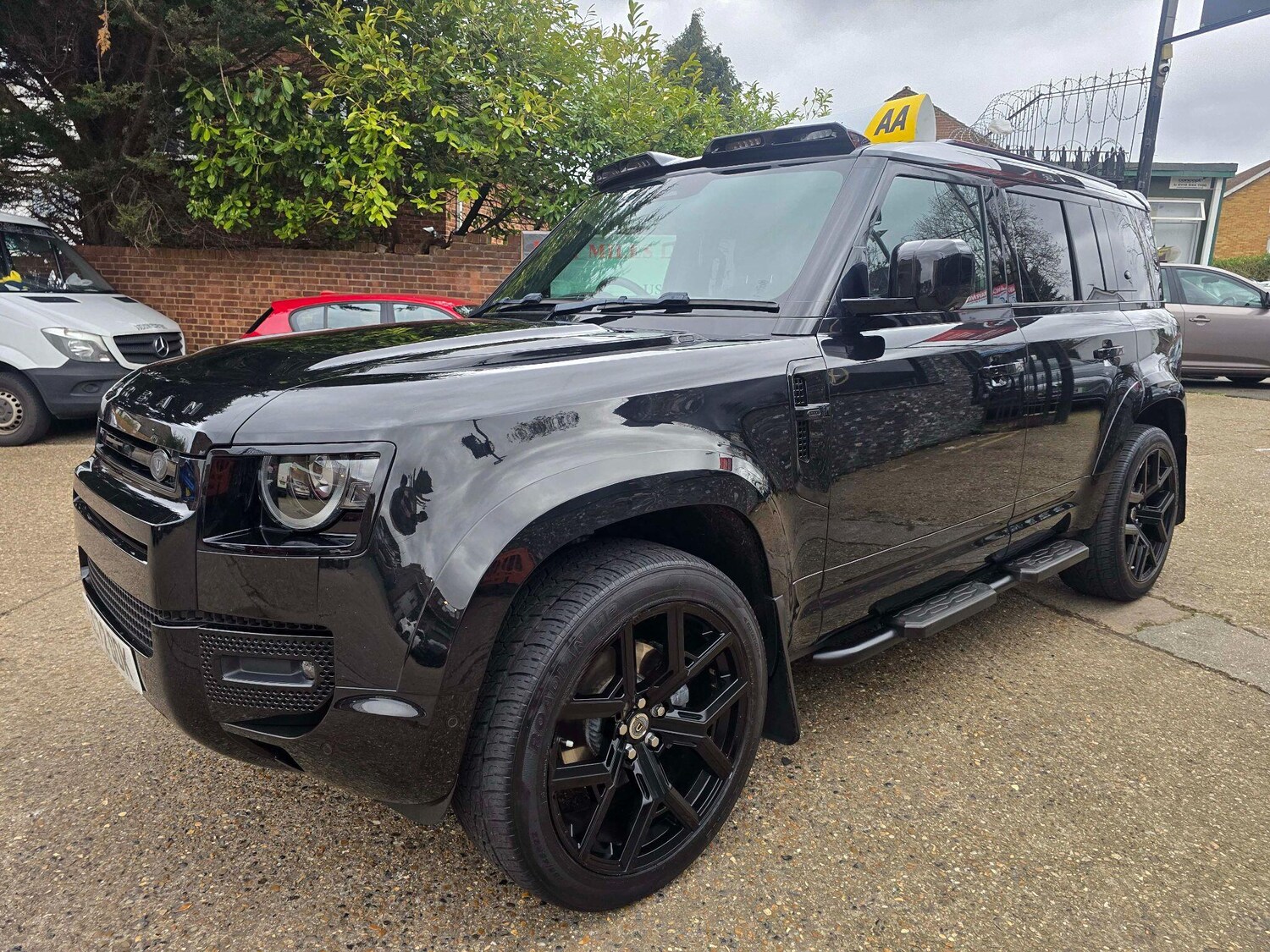 Used Land Rover Defender 110 for sale - 77695541: Photo 6