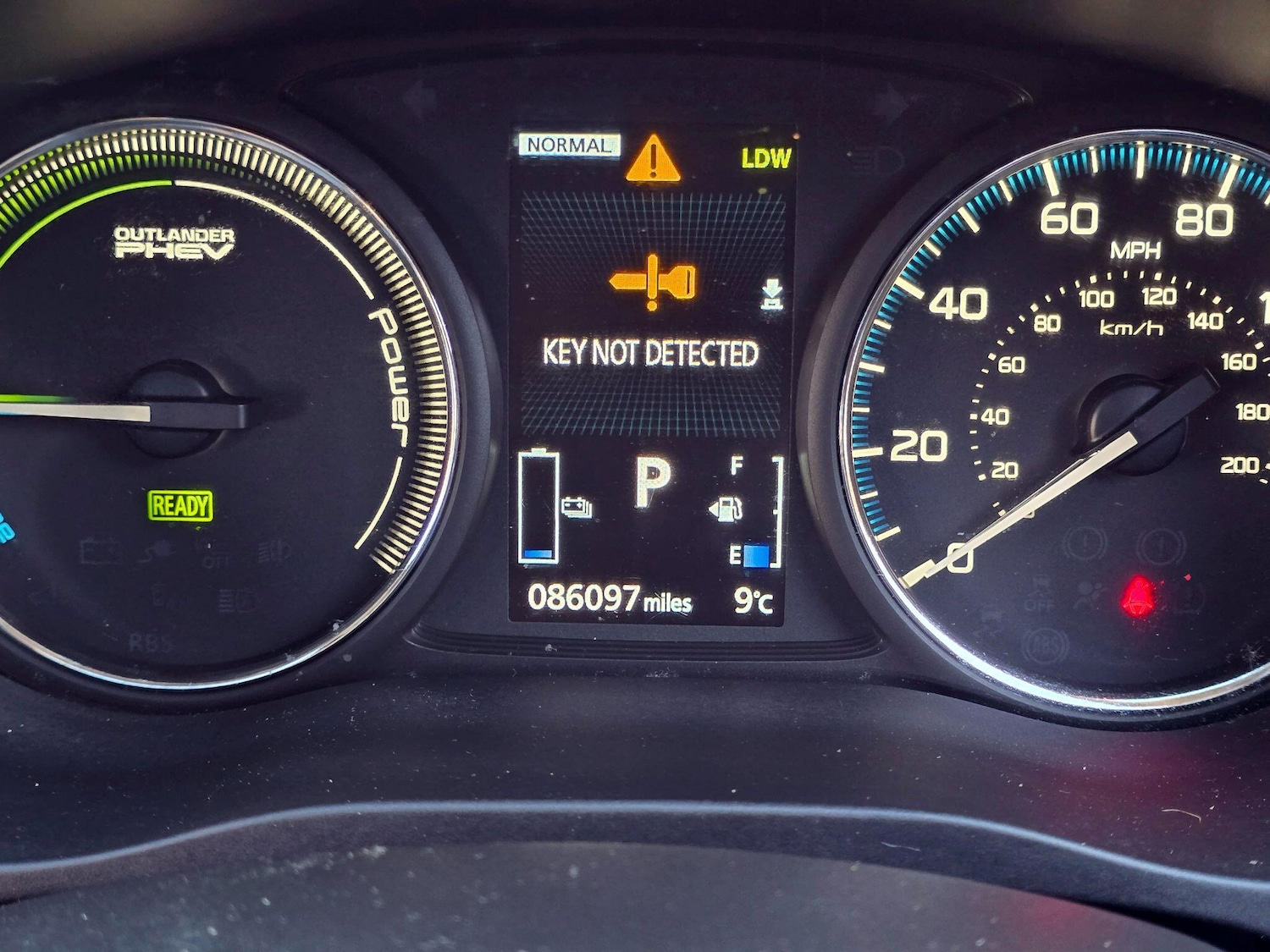 Used Mitsubishi Outlander 2016 for sale - 77982310: Photo 20