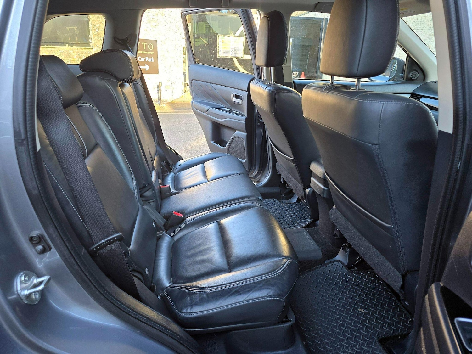 Used Mitsubishi Outlander 2016 for sale - 77982310: Photo 28