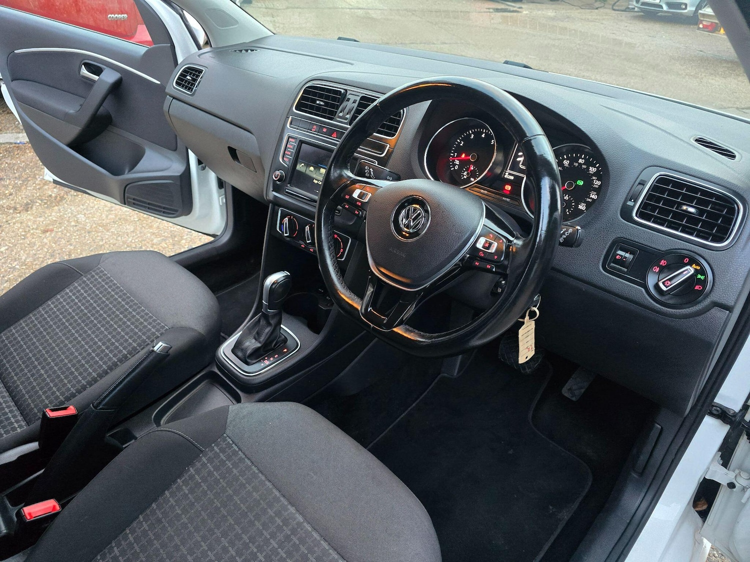 Used Volkswagen Polo 2017 for sale - 77455911: Photo 27