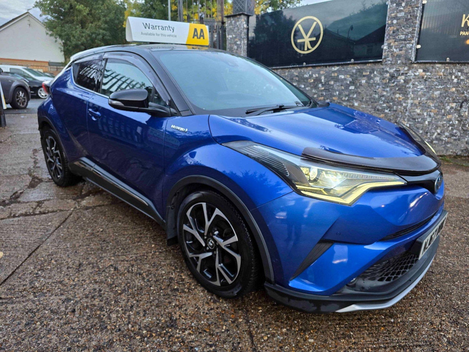 Used Toyota C-HR 2017 for sale - 76348824: Photo 1