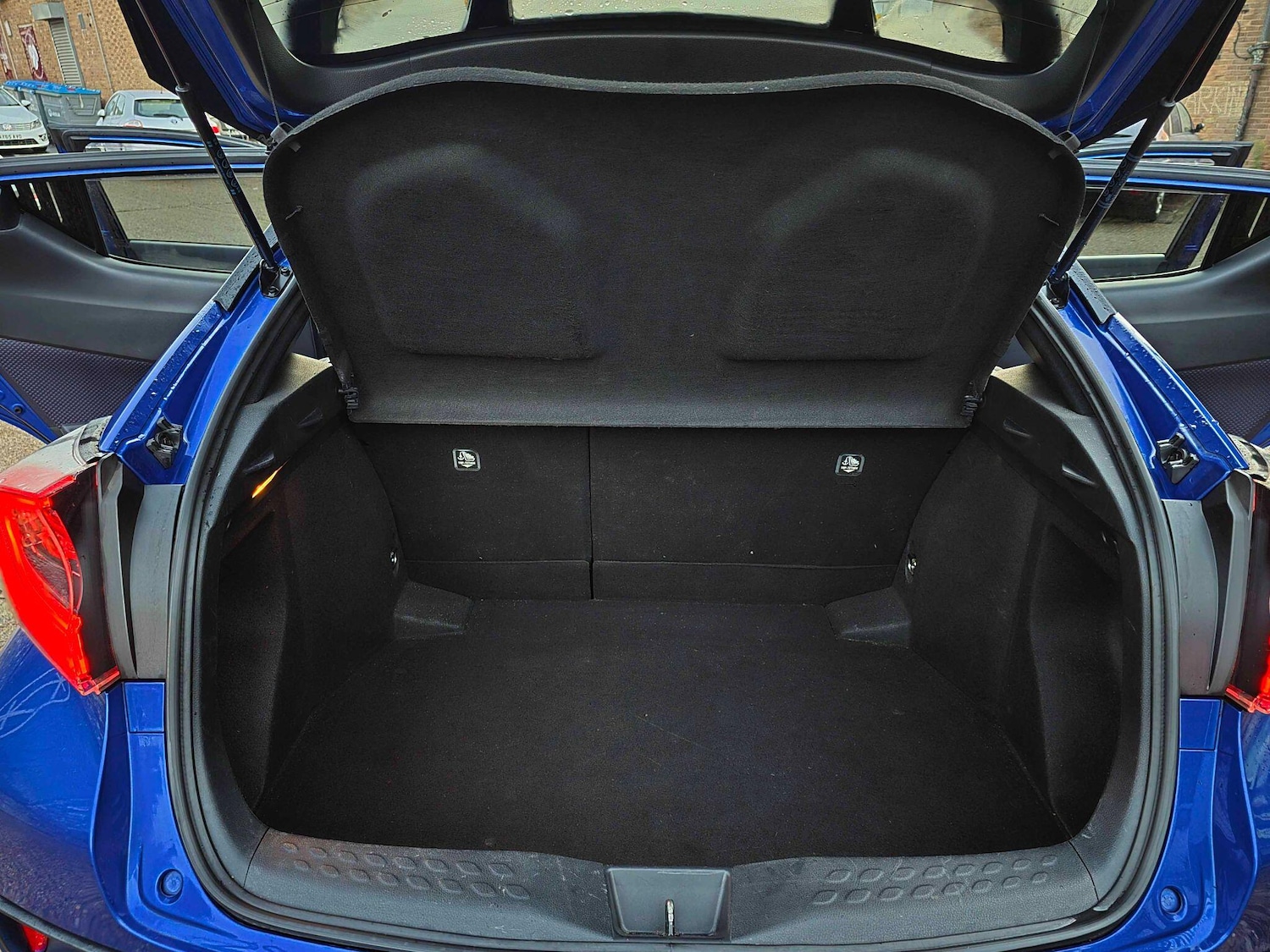 Used Toyota C-HR 2017 for sale - 76348824: Photo 32