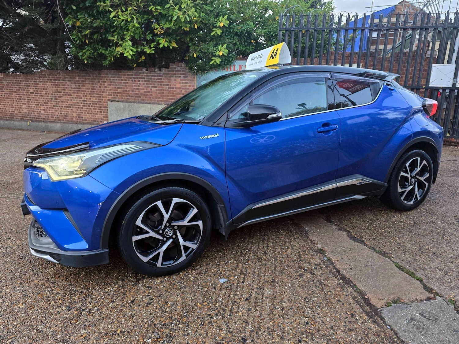 Used Toyota C-HR 2017 for sale - 76348824: Photo 4