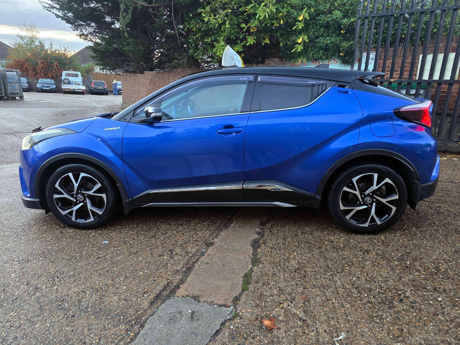 Used Toyota C-HR 2017 for sale - 76348824: Photo 5