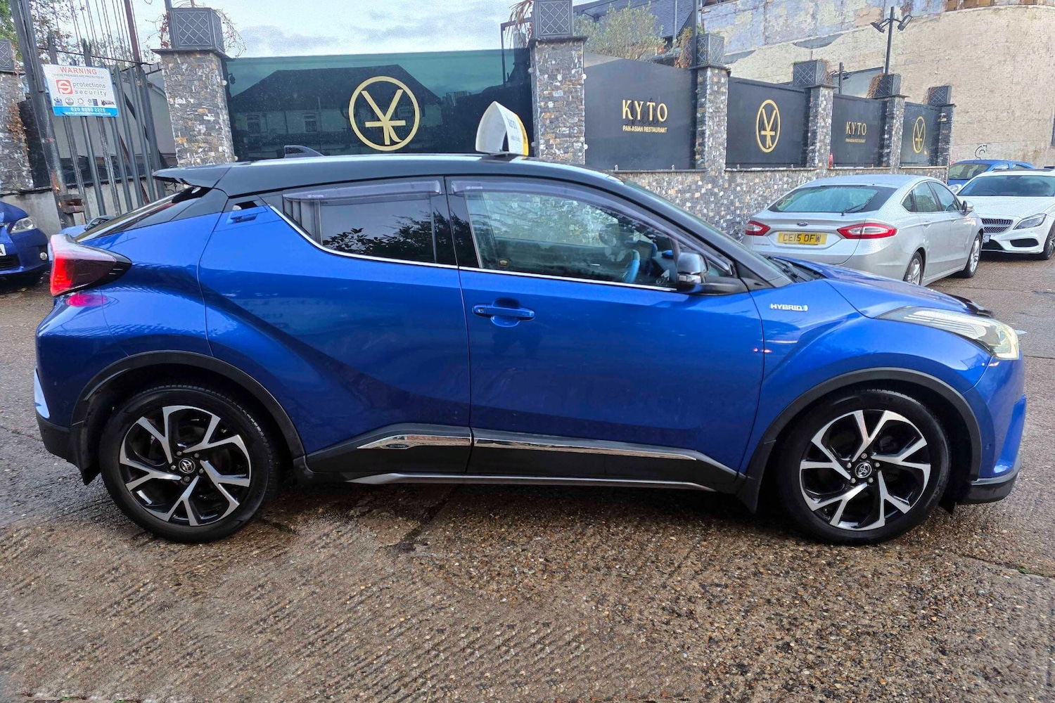 Used Toyota C-HR 2017 for sale - 76348824: Photo 9