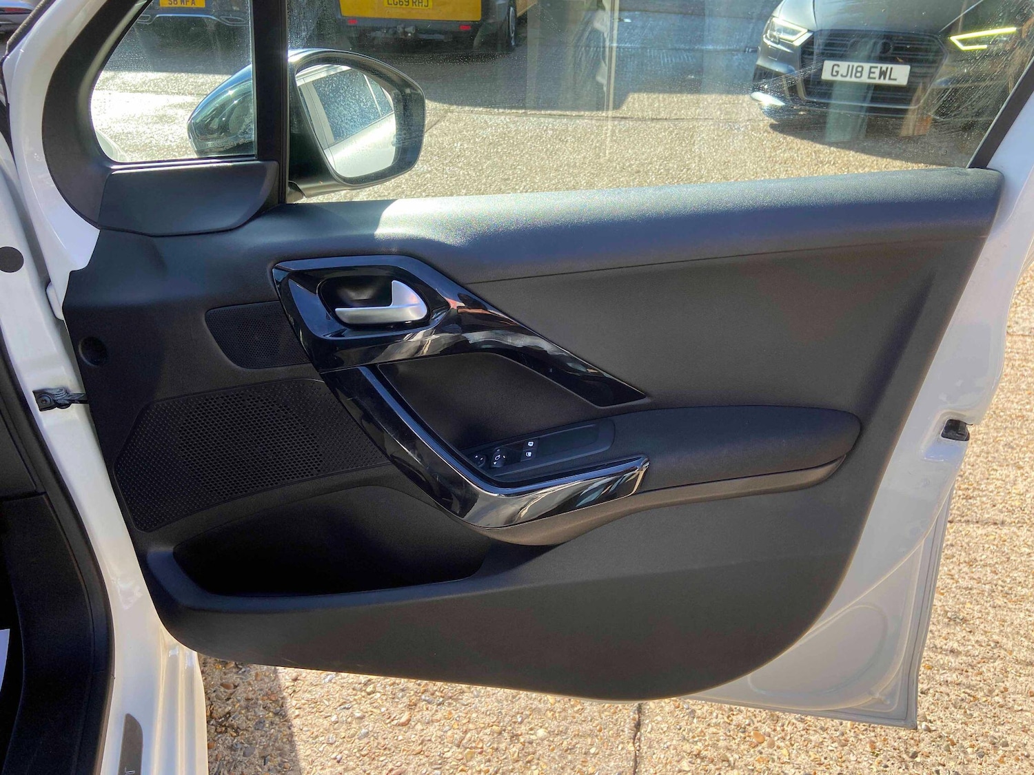 Used Peugeot 208 2019 for sale - 76988237: Photo 13