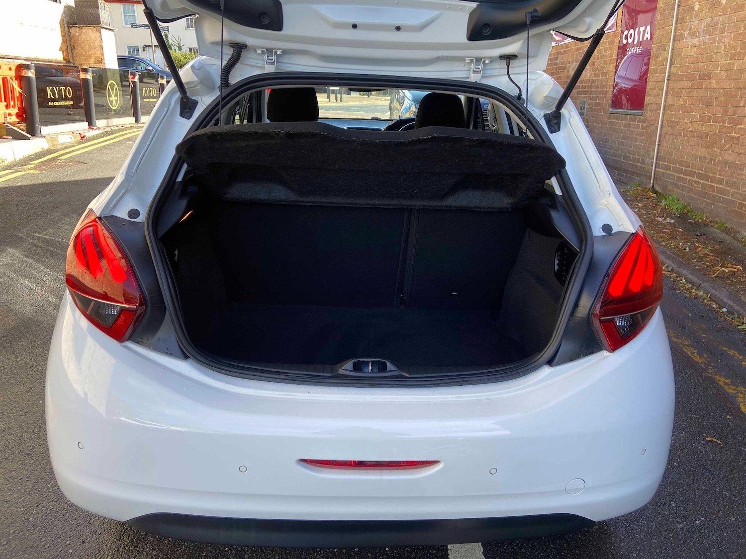 Used Peugeot 208 2019 for sale - 76988237: Photo 30