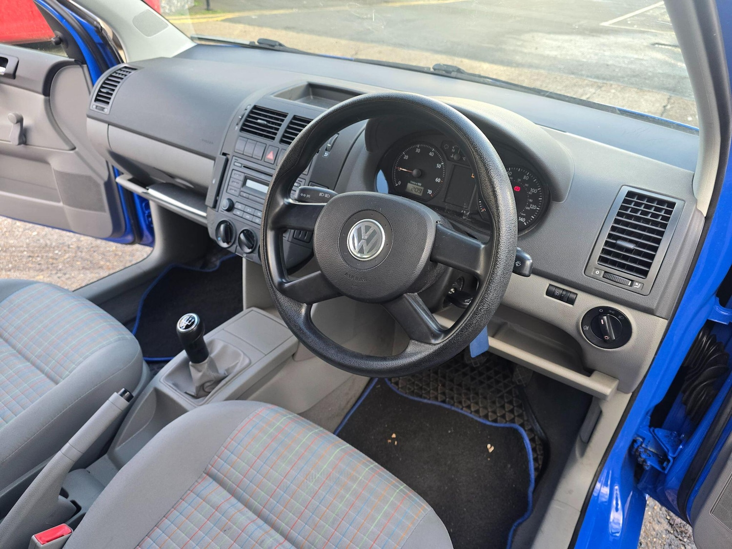 Used Volkswagen Polo 2005 for sale - 76572589: Photo 15