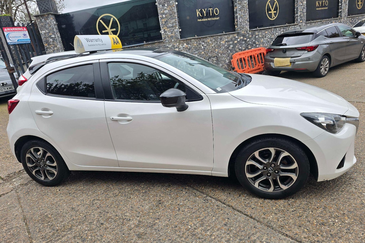 Used Mazda Mazda2 2015 for sale - 77682866: Photo 2