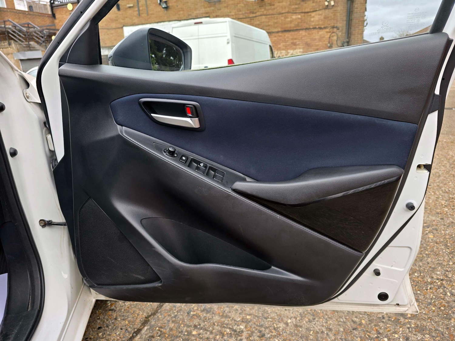 Used Mazda Mazda2 2015 for sale - 77682866: Photo 25