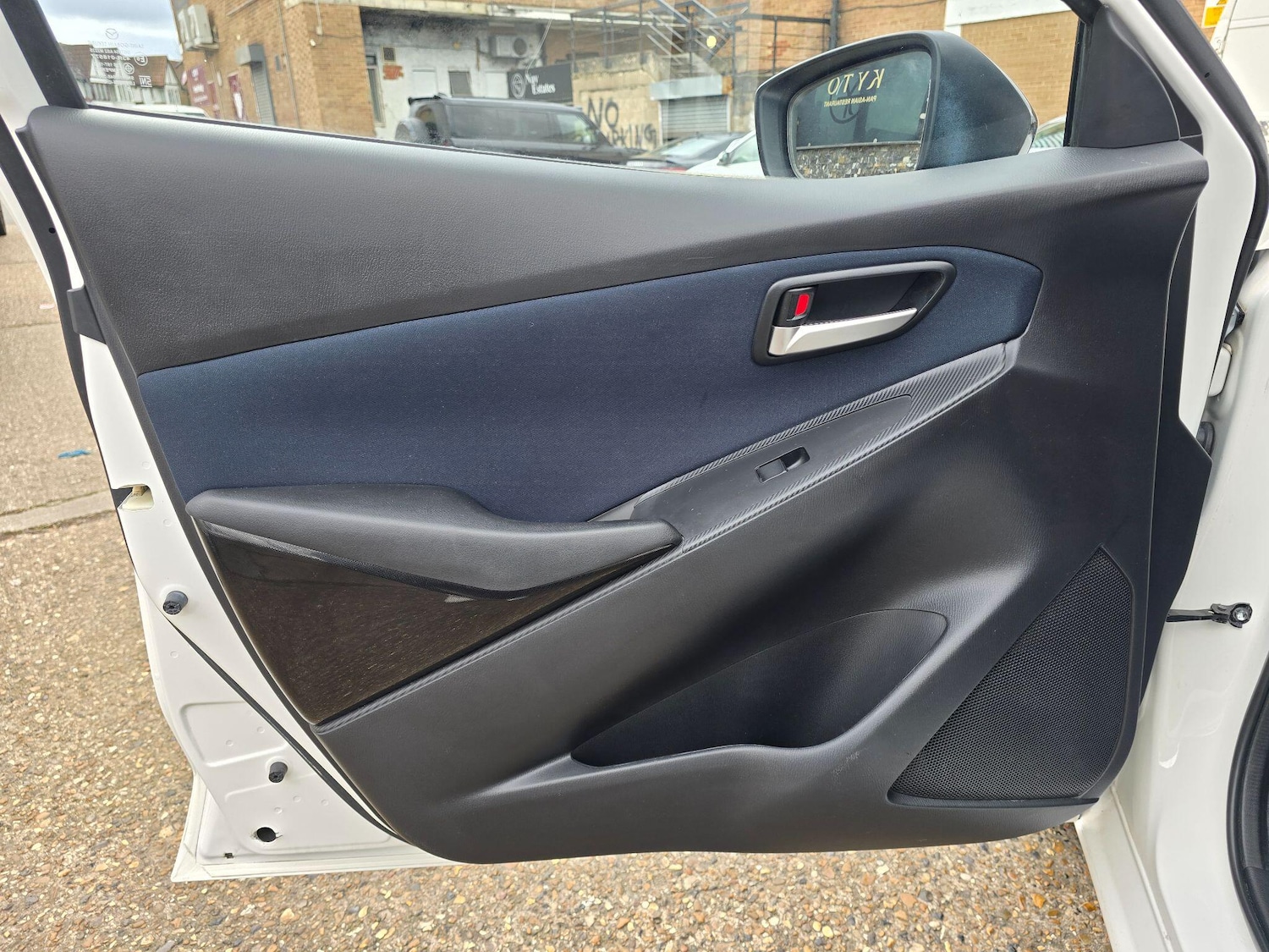 Used Mazda Mazda2 2015 for sale - 77682866: Photo 26