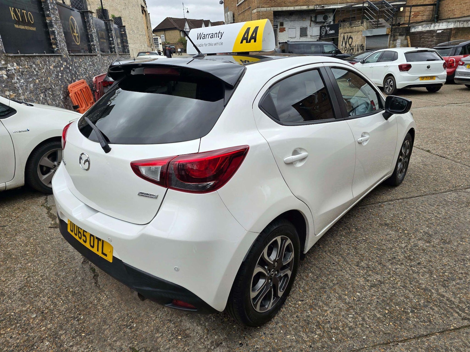 Used Mazda Mazda2 2015 for sale - 77682866: Photo 3