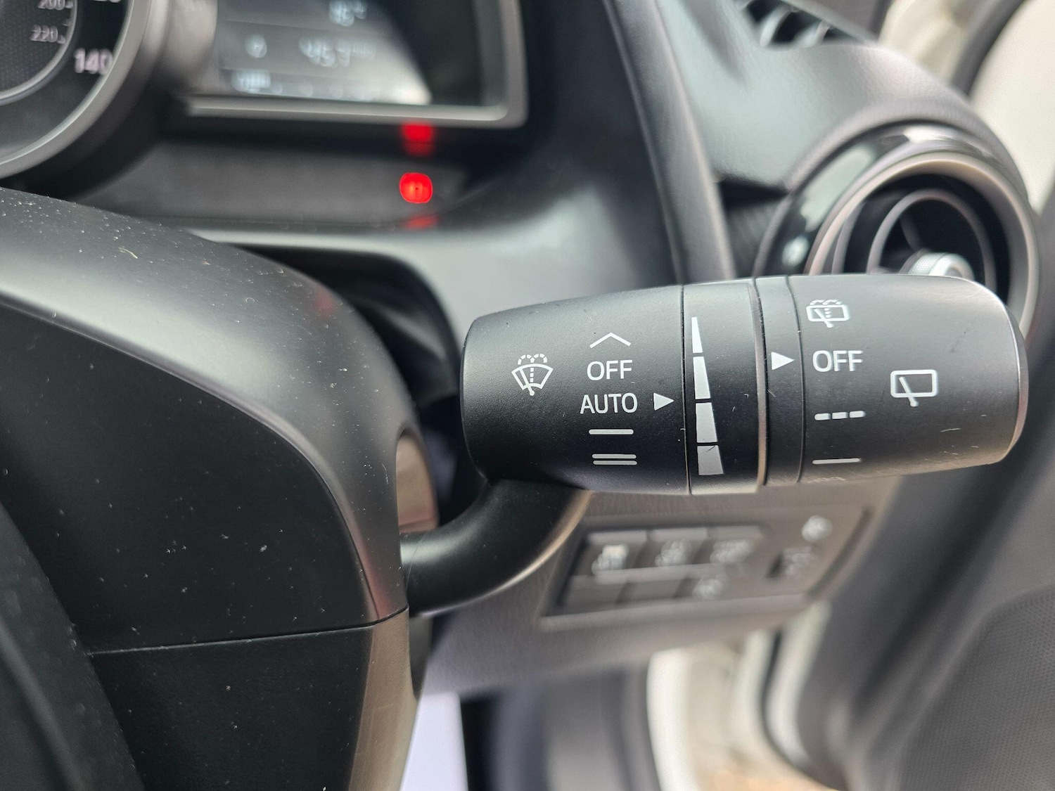 Used Mazda Mazda2 2015 for sale - 77682866: Photo 31