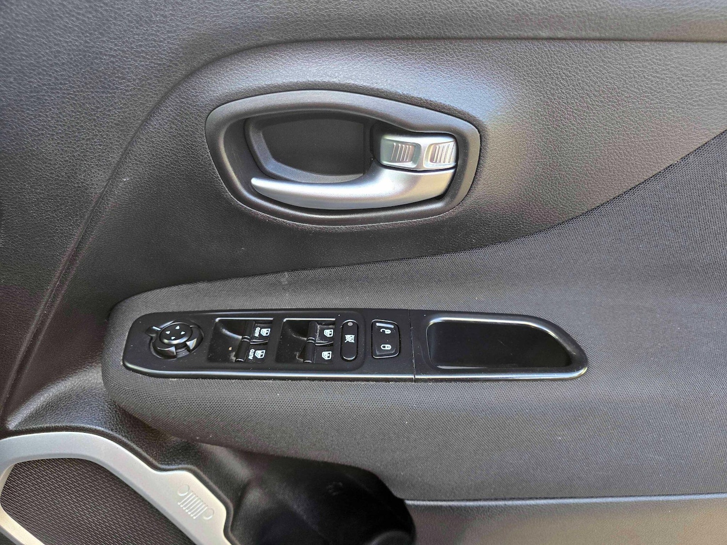 Used Jeep Renegade 2015 for sale - 76743328: Photo 9