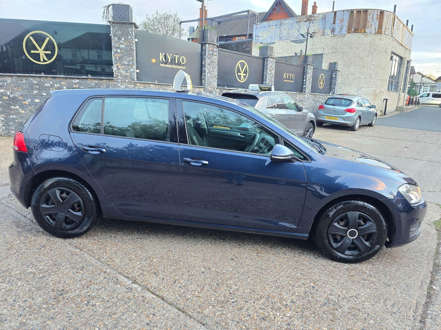 Used Volkswagen Golf 2016 for sale - 76619832: Photo 2