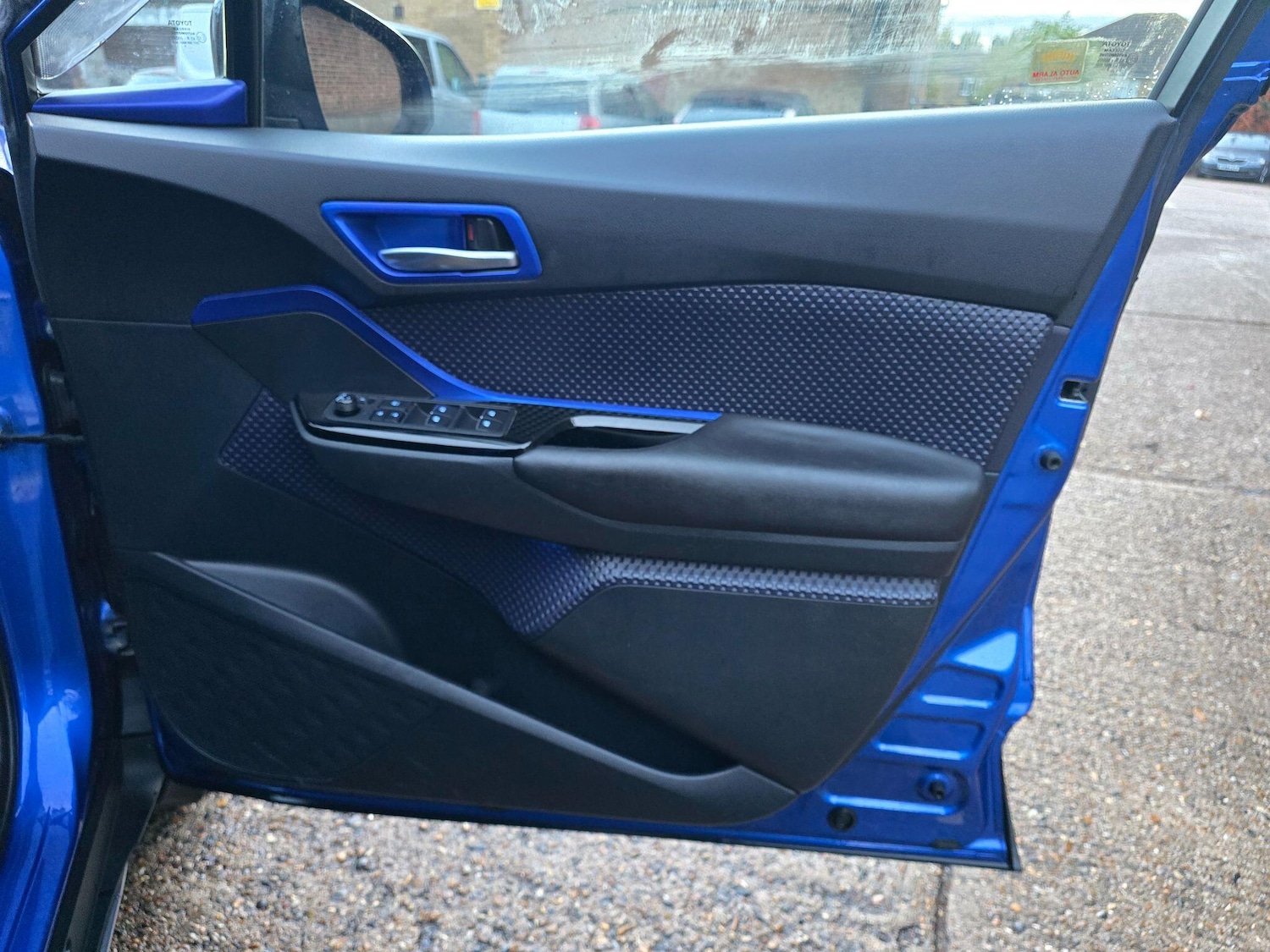 Used Toyota C-HR 2017 for sale - 77120891: Photo 10