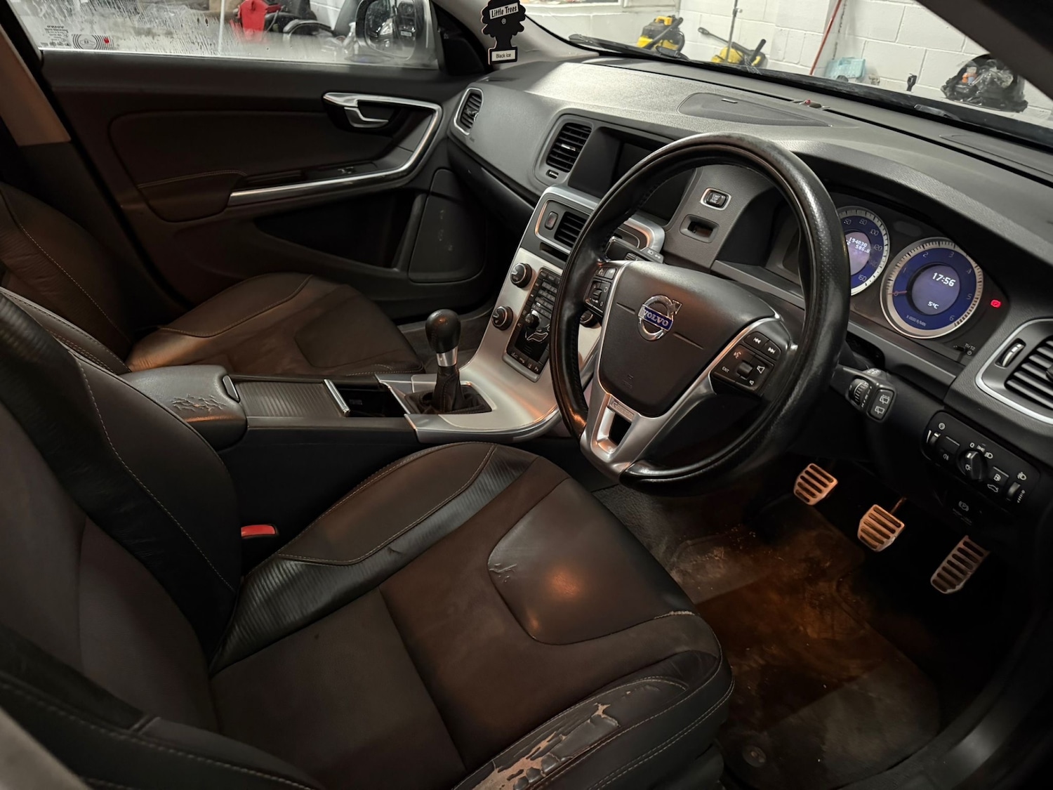 Used Volvo V60 2011 for sale - 77129835: Photo 10