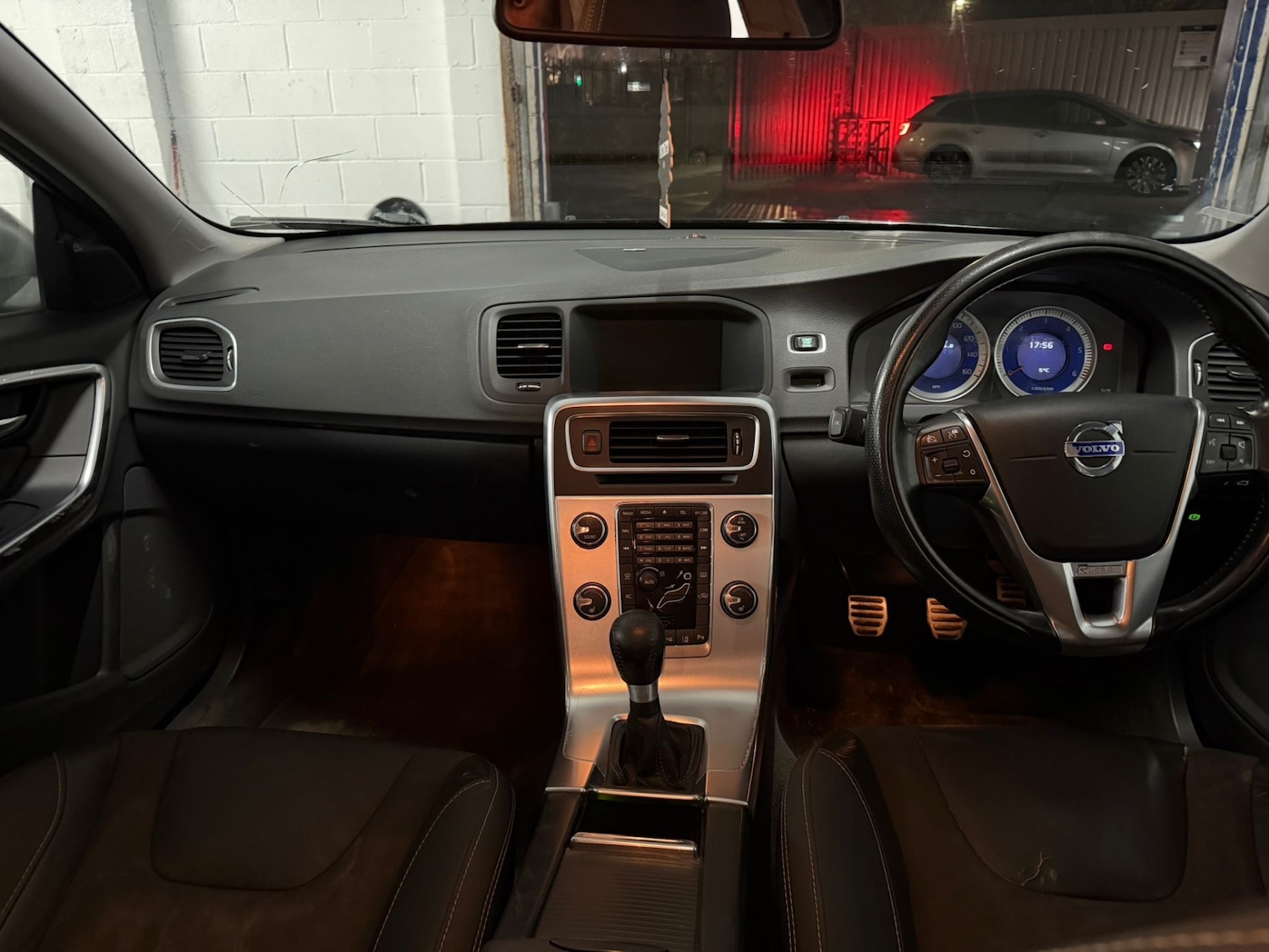 Used Volvo V60 2011 for sale - 77129835: Photo 11