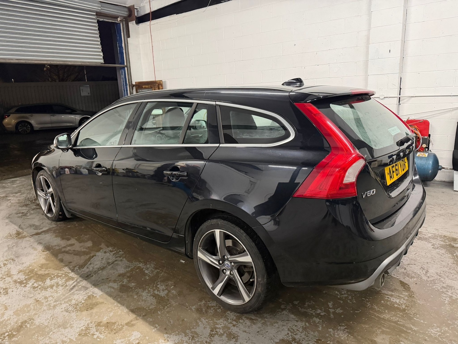 Used Volvo V60 2011 for sale - 77129835: Photo 3