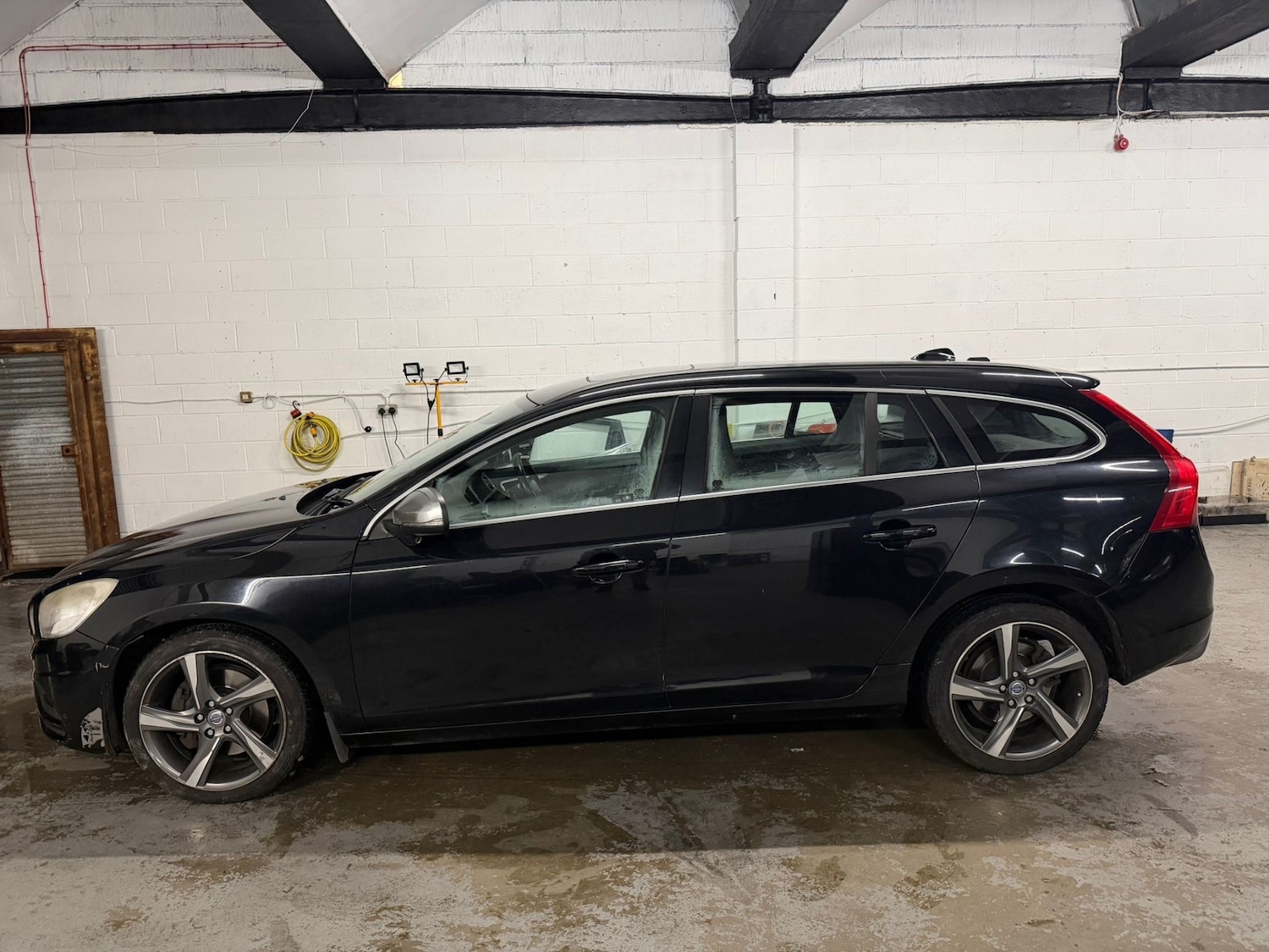 Used Volvo V60 2011 for sale - 77129835: Photo 4