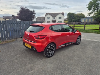 Used Renault Clio 2015 for sale - 76037111: Photo