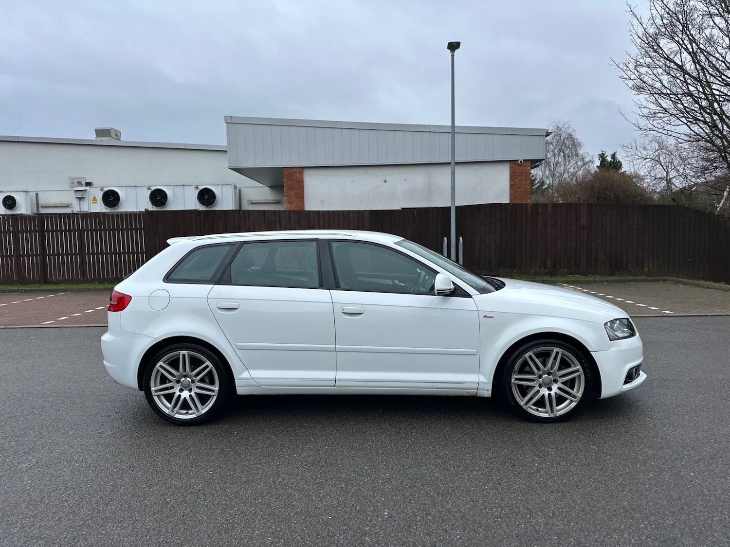 Used Audi A3 2010 for sale - 77247632: Photo 2