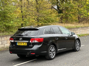 Used Toyota Avensis 2014 for sale - 76413407: Photo