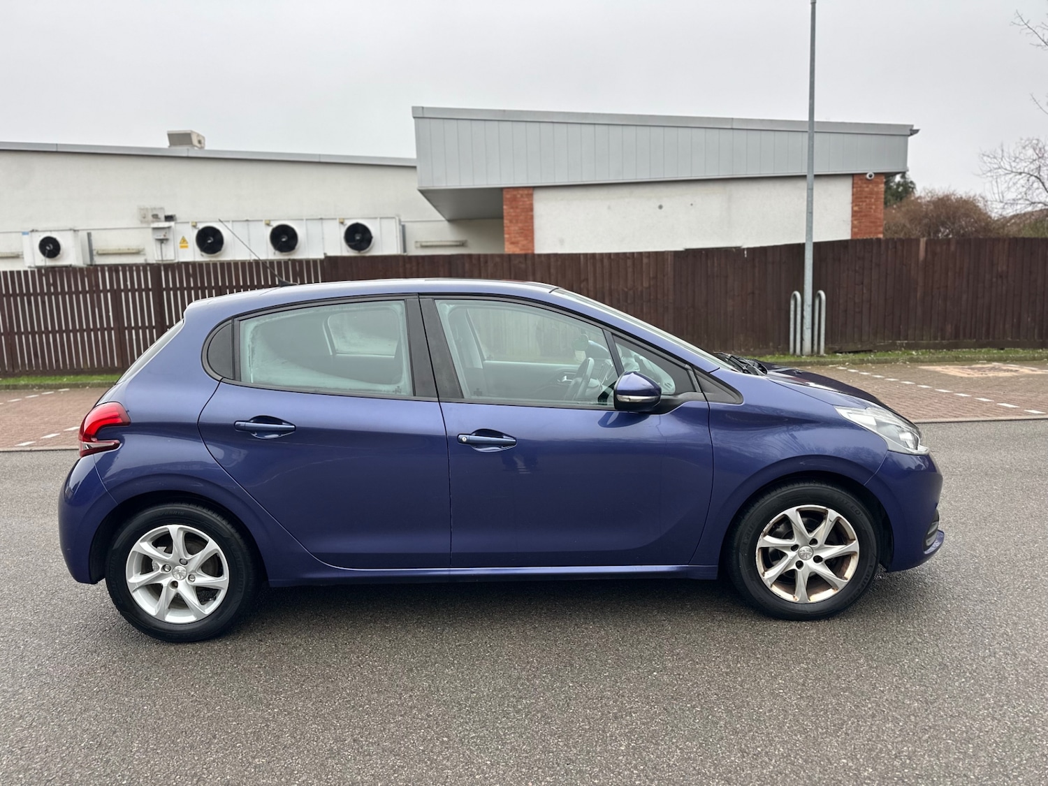 Used Peugeot 208 2016 for sale - 77137876: Photo 2