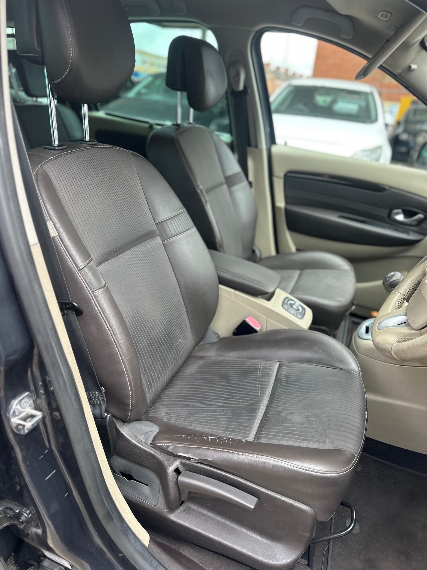 Used Renault Grand Scenic 2010 for sale - 78121793: Photo 12