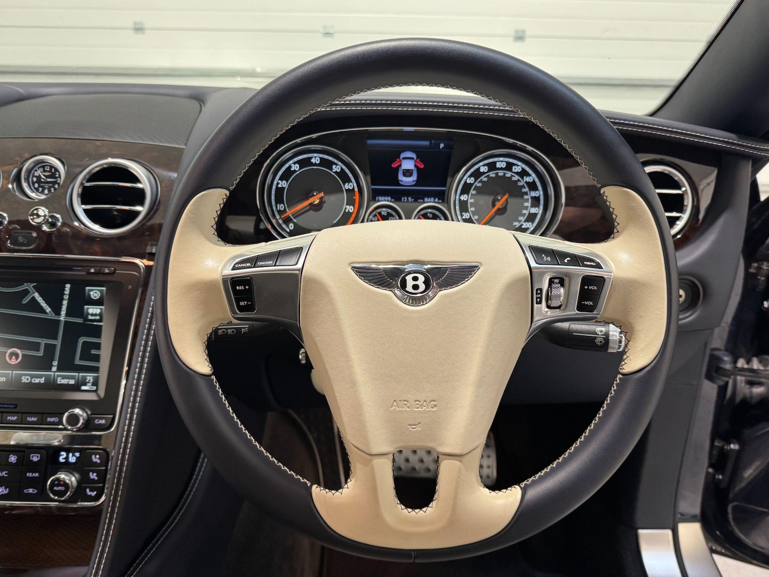 Used Bentley Continental 2015 for sale - 76512858: Photo 24