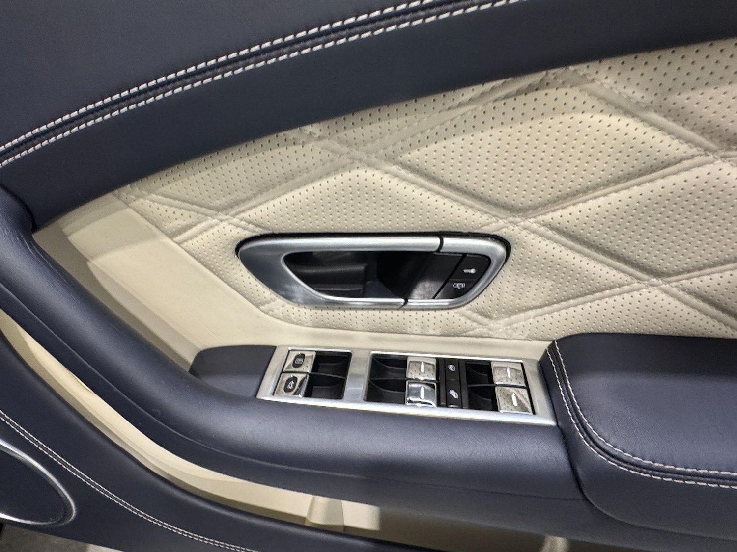 Used Bentley Continental 2015 for sale - 76512858: Photo 37