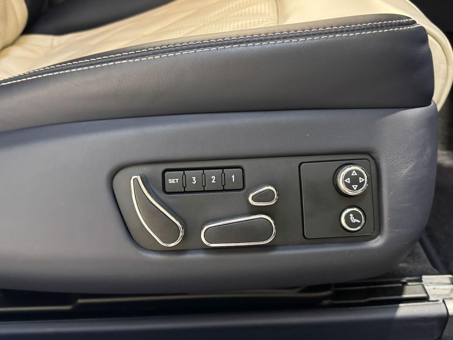 Used Bentley Continental 2015 for sale - 76512858: Photo 38