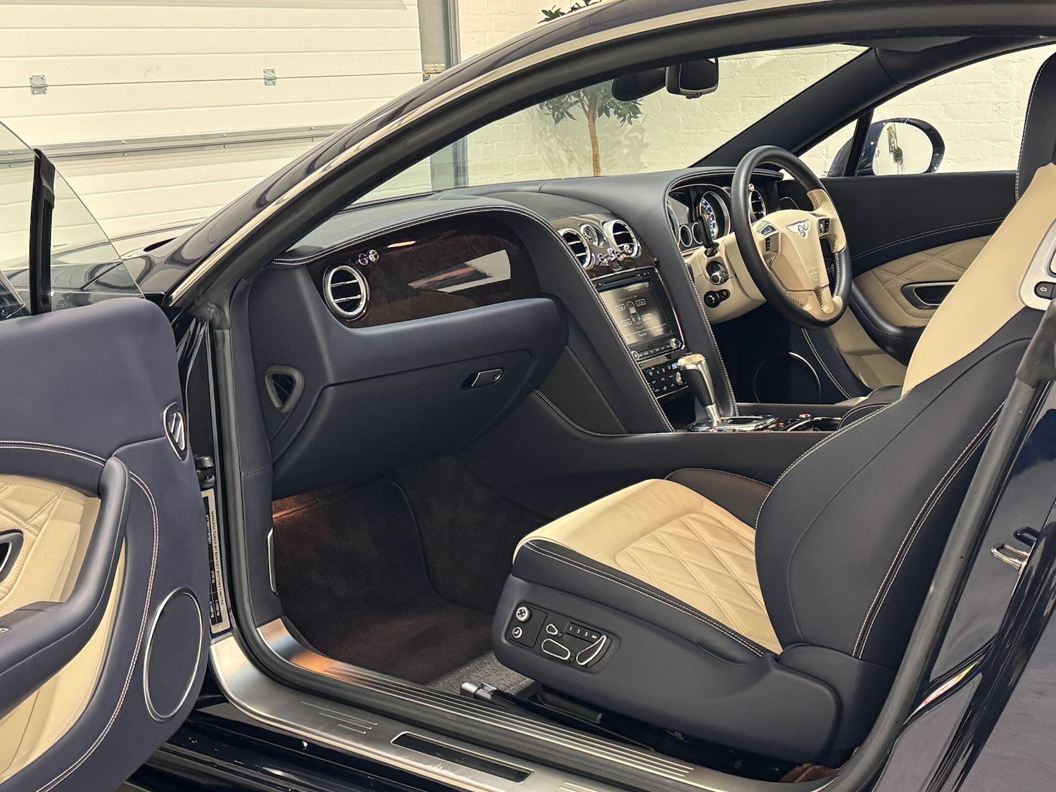 Used Bentley Continental 2015 for sale - 76512858: Photo 51