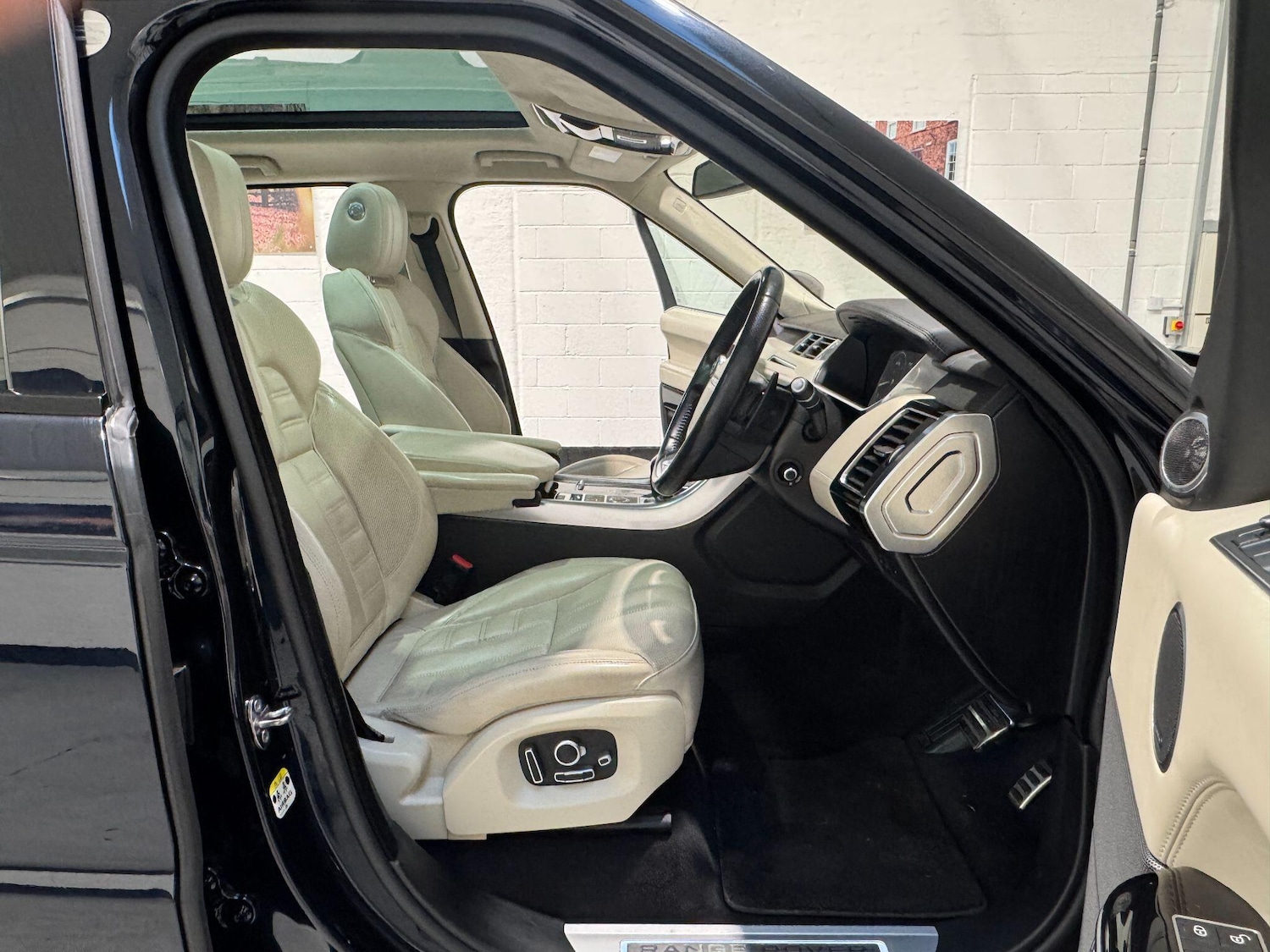 Used Land Rover Range Rover Sport for sale - 76935909: Photo 18