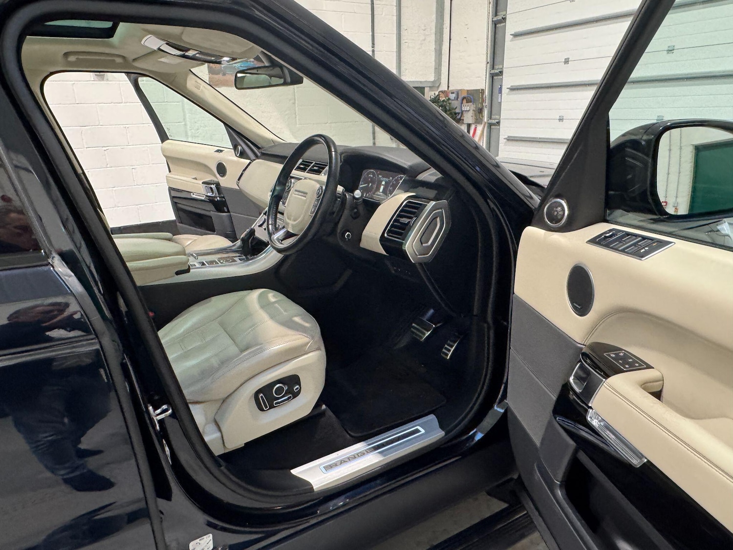 Used Land Rover Range Rover Sport for sale - 76935909: Photo 64