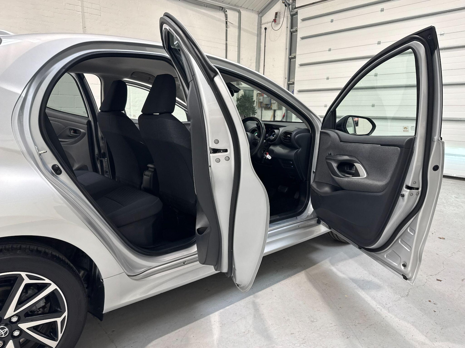 Used Toyota Yaris for sale - 78116139: Photo 63