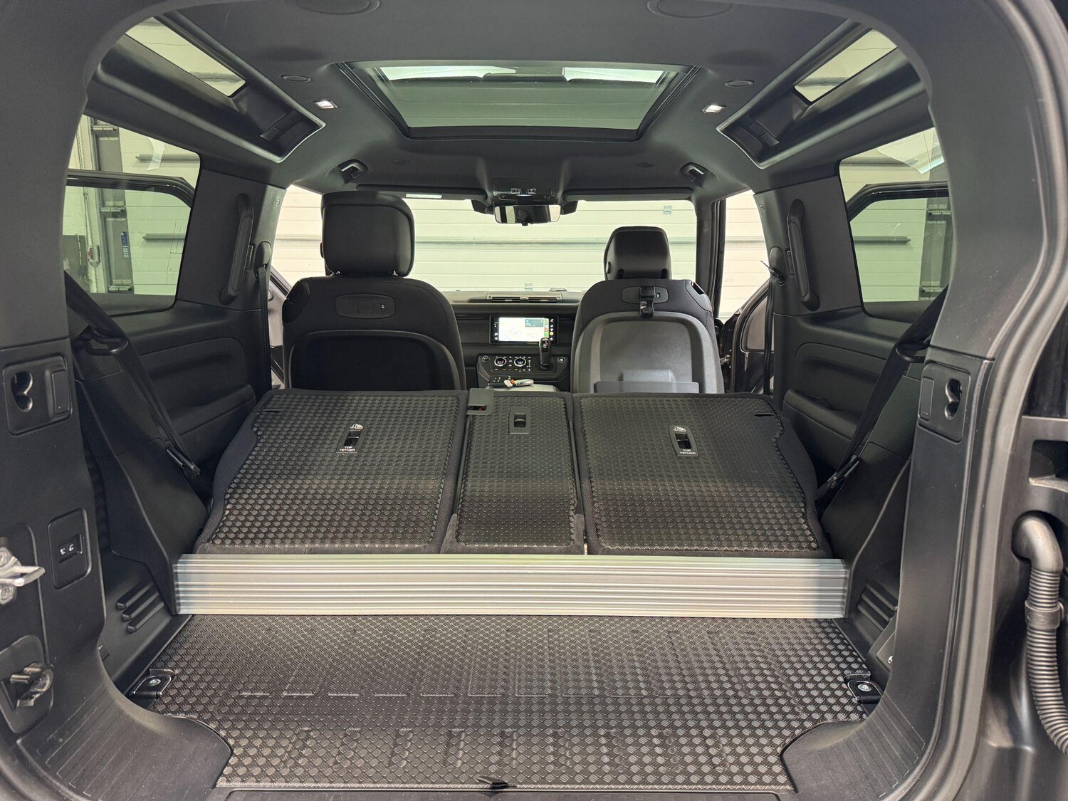 Used Land Rover Defender 90 2021 for sale - 76239551: Photo 37