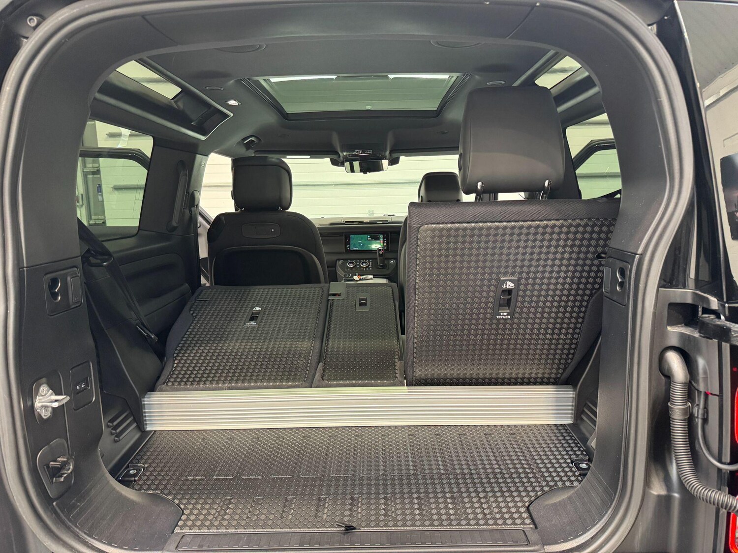 Used Land Rover Defender 90 2021 for sale - 76239551: Photo 40