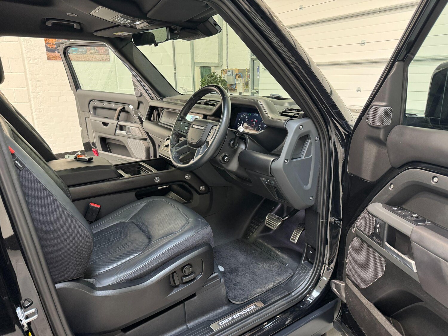 Used Land Rover Defender 90 2021 for sale - 76239551: Photo 94