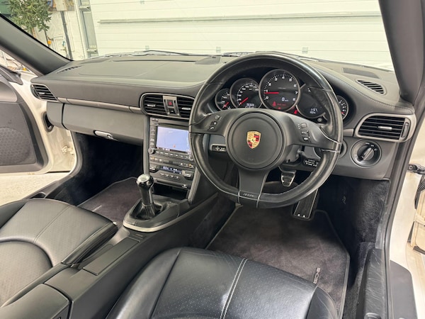 Used Porsche 911 2010 for sale - 76153094: Photo 16