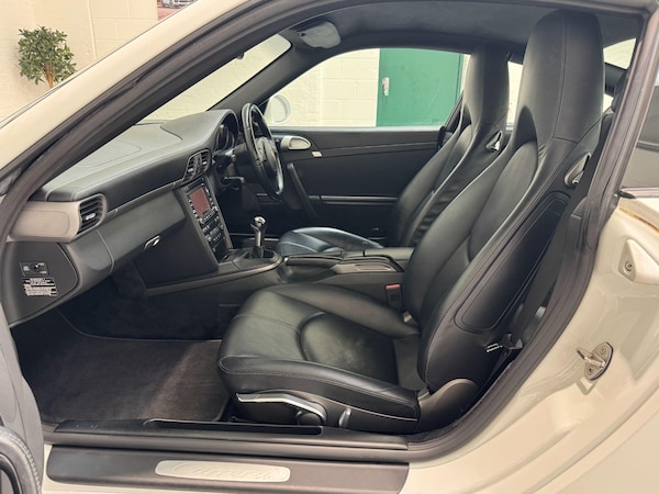 Used Porsche 911 2010 for sale - 76153094: Photo 31