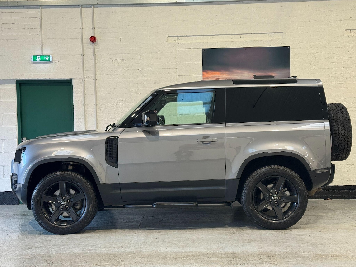 Used Land Rover Defender 2023 for sale - 77229519: Photo 10