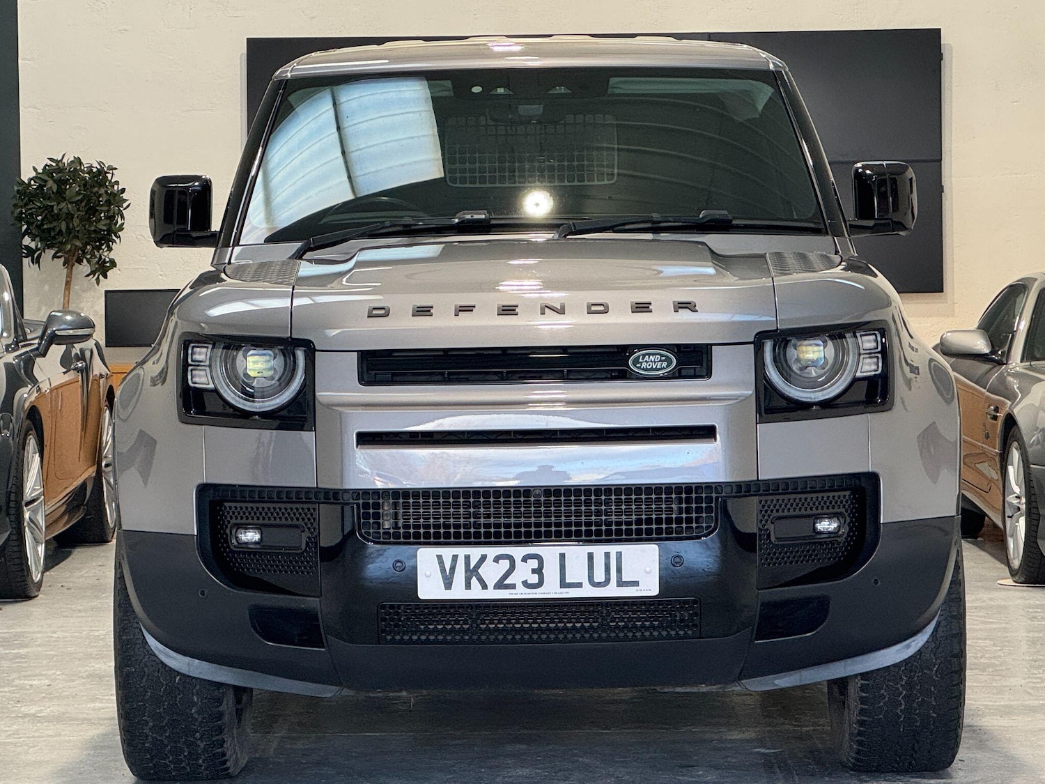 Used Land Rover Defender 2023 for sale - 77229519: Photo 5