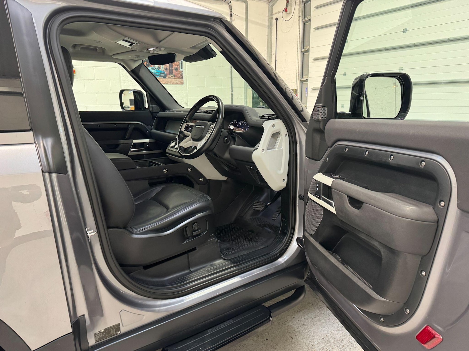 Used Land Rover Defender 2023 for sale - 77229519: Photo 52