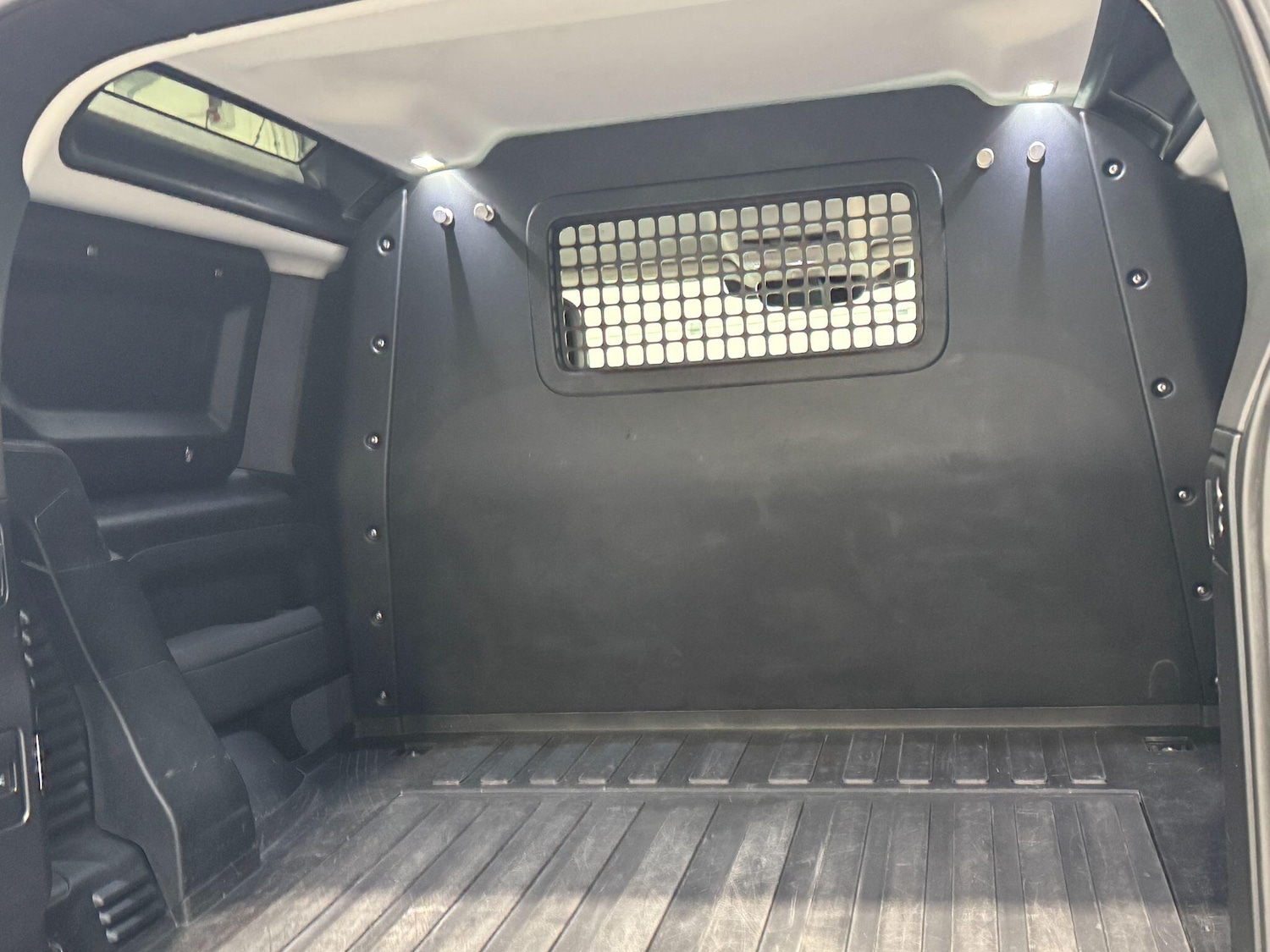 Used Land Rover Defender 2023 for sale - 77229519: Photo 54